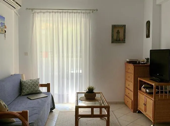 Nice Homely 2-Bedroom Apartment Close To The Beach
